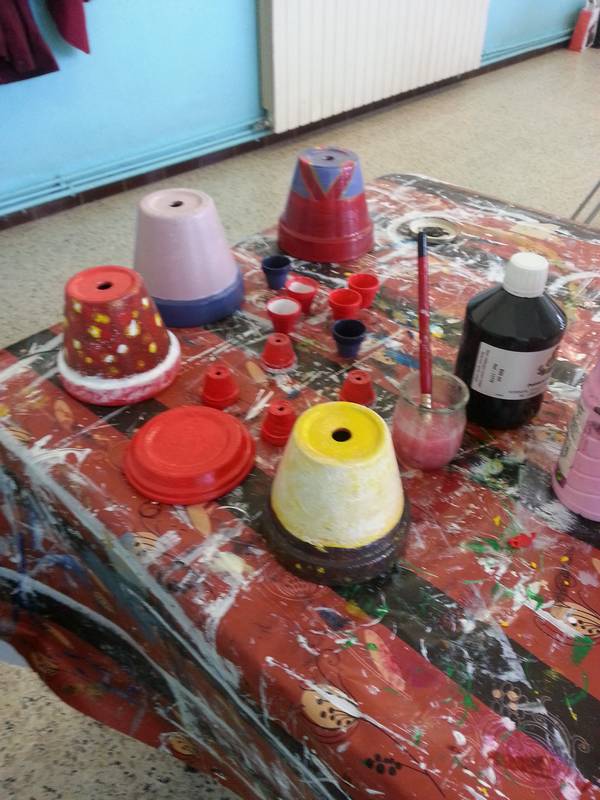 Atelier decoration de pots en terre cuite